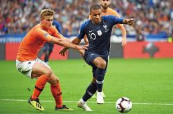 开云体育官方网站-法国队轻取泰国队，黄鸭组合惊艳四座的简单介绍