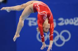 开云体育中国官网-东决关键战之夜，恩比德大场面先生