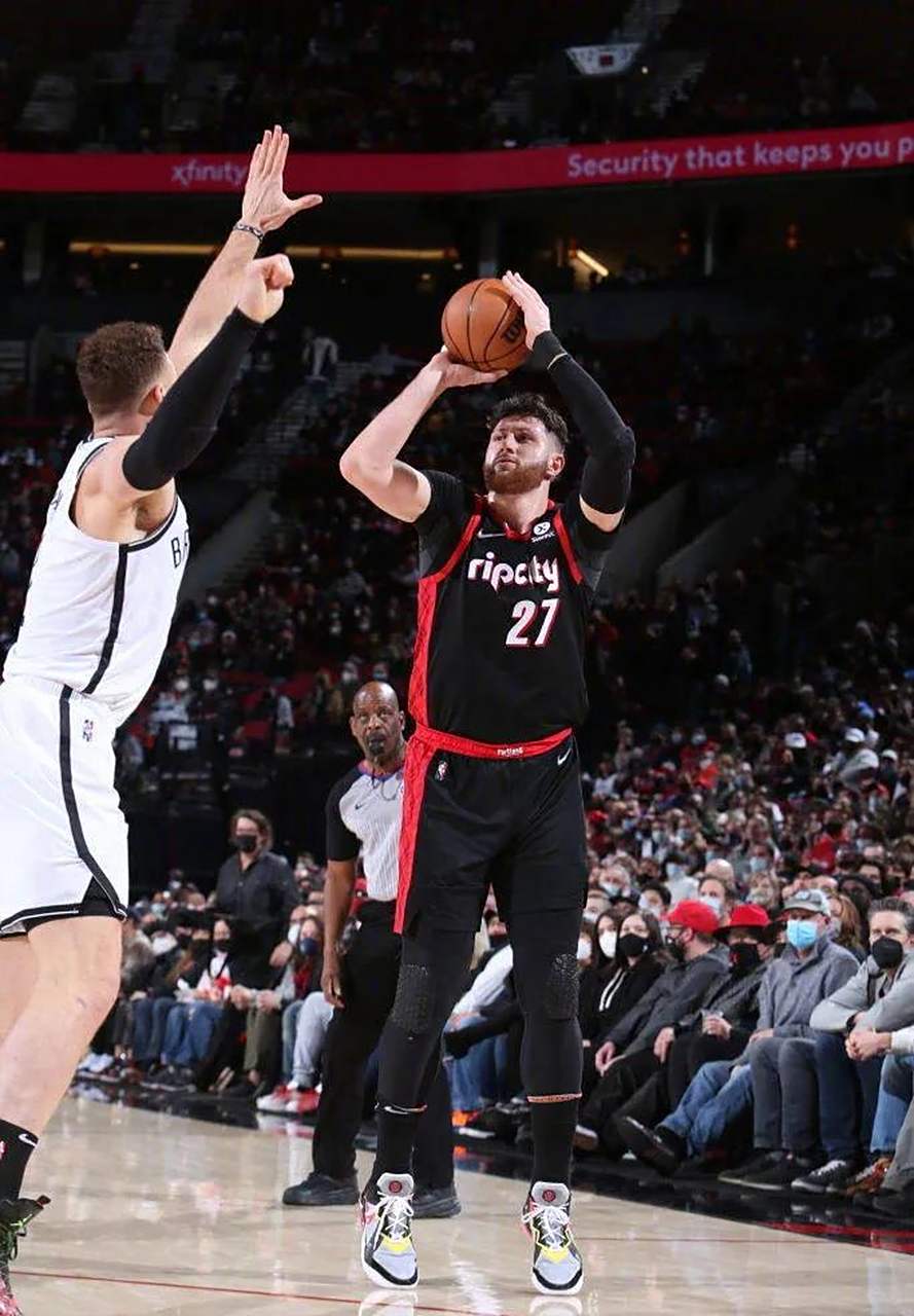 爵士完胜篮网，麦科勒姆打破历史纪录