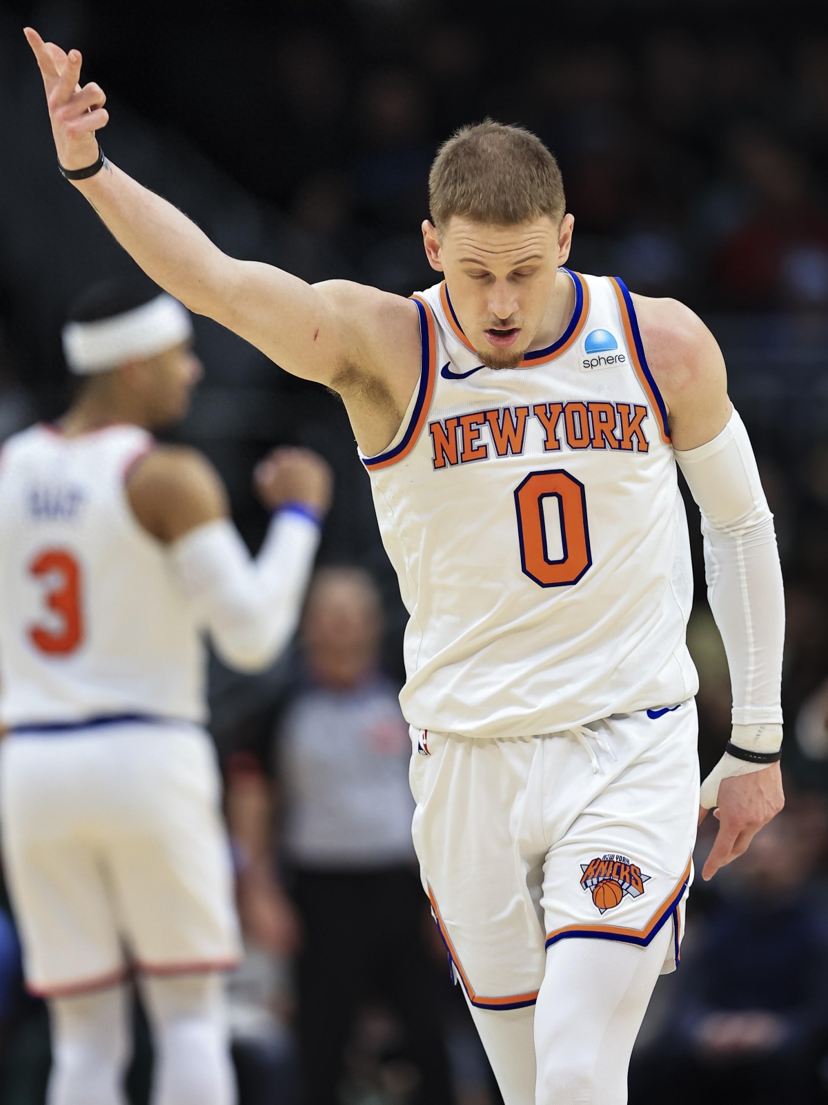 纽约尼克斯队拉开比分，取得胜利