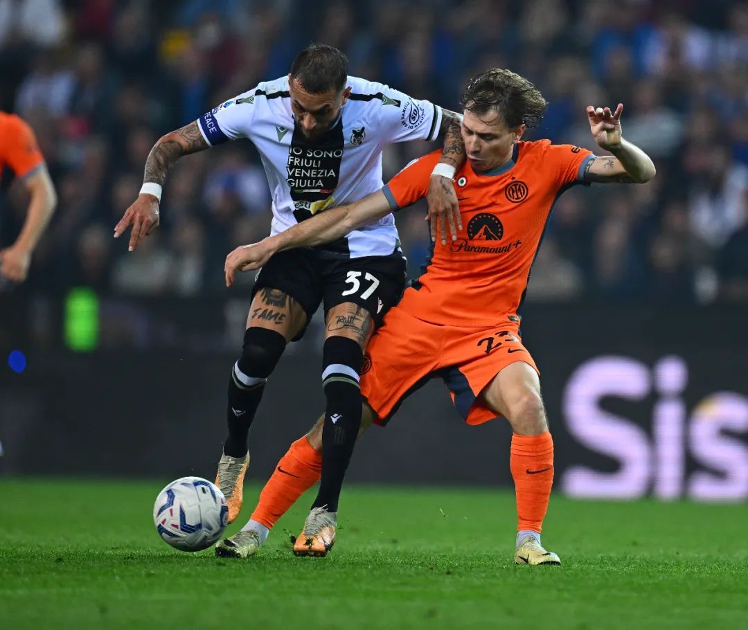 乌迪内斯逆转击败对手,挣得关键胜利 乌迪内斯逆转击败对手,挣得关键胜利