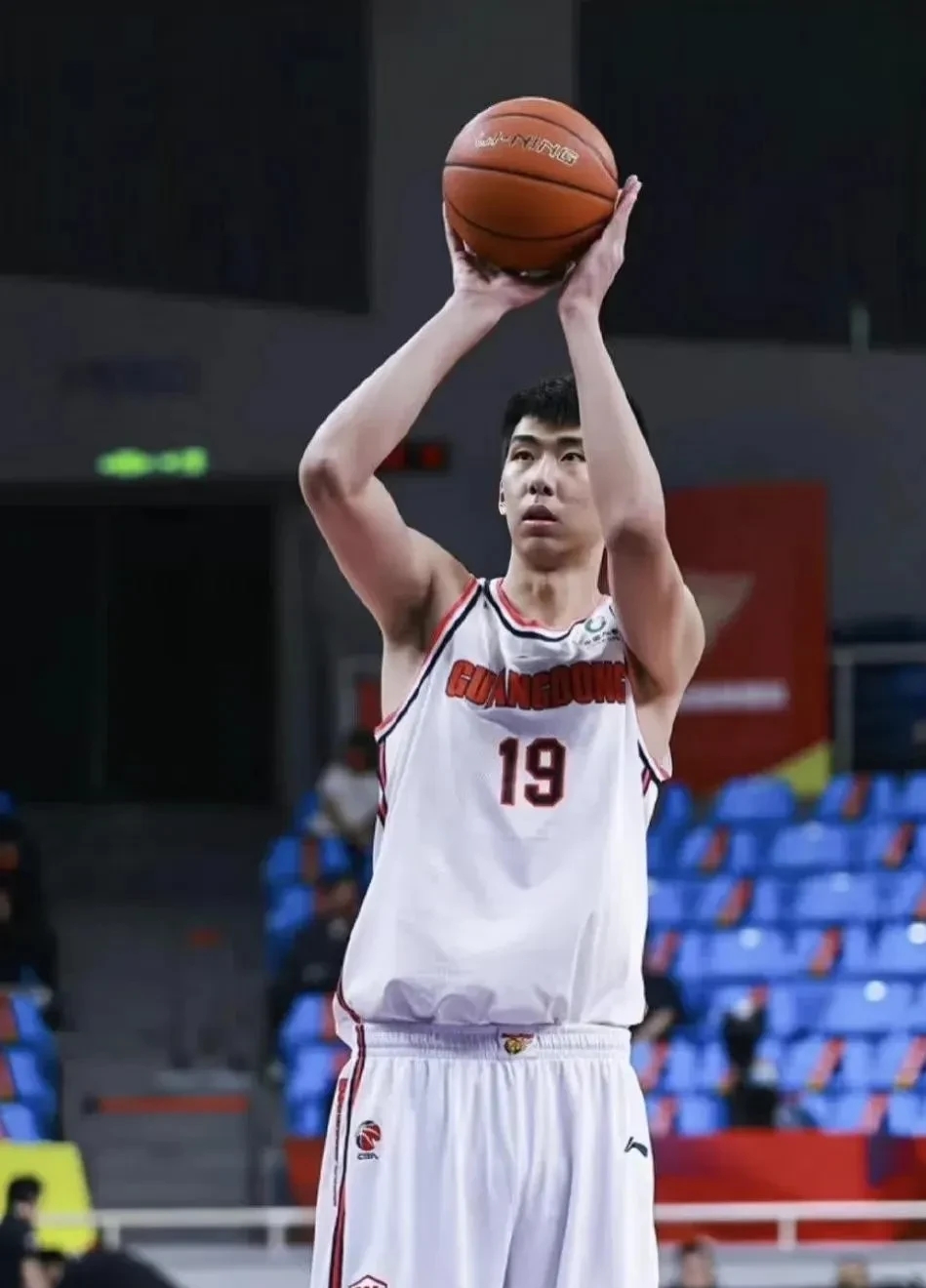 年轻球员表现亮眼，帮助球队逆转战局