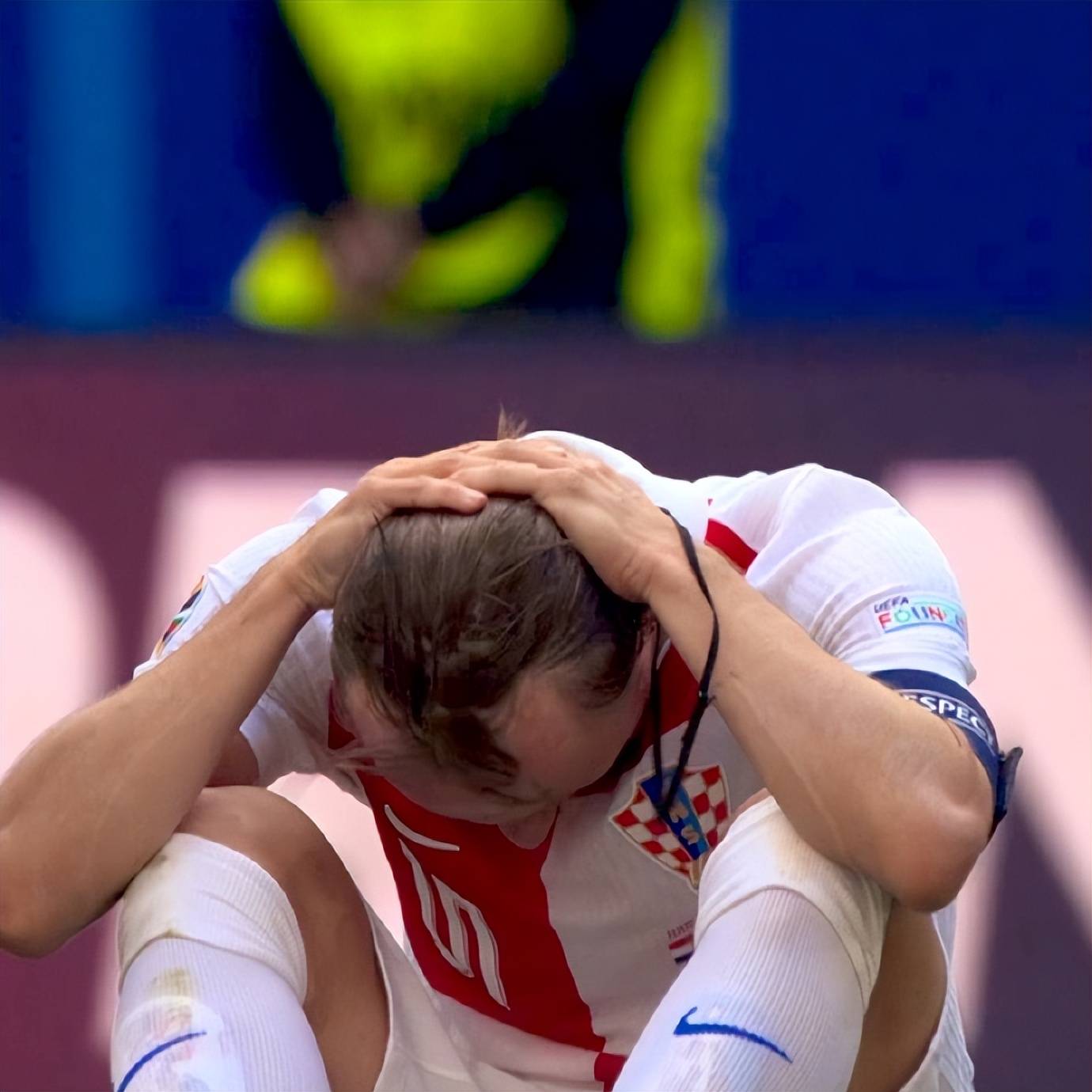 勒沃库森主场失利，状态下滑的简单介绍