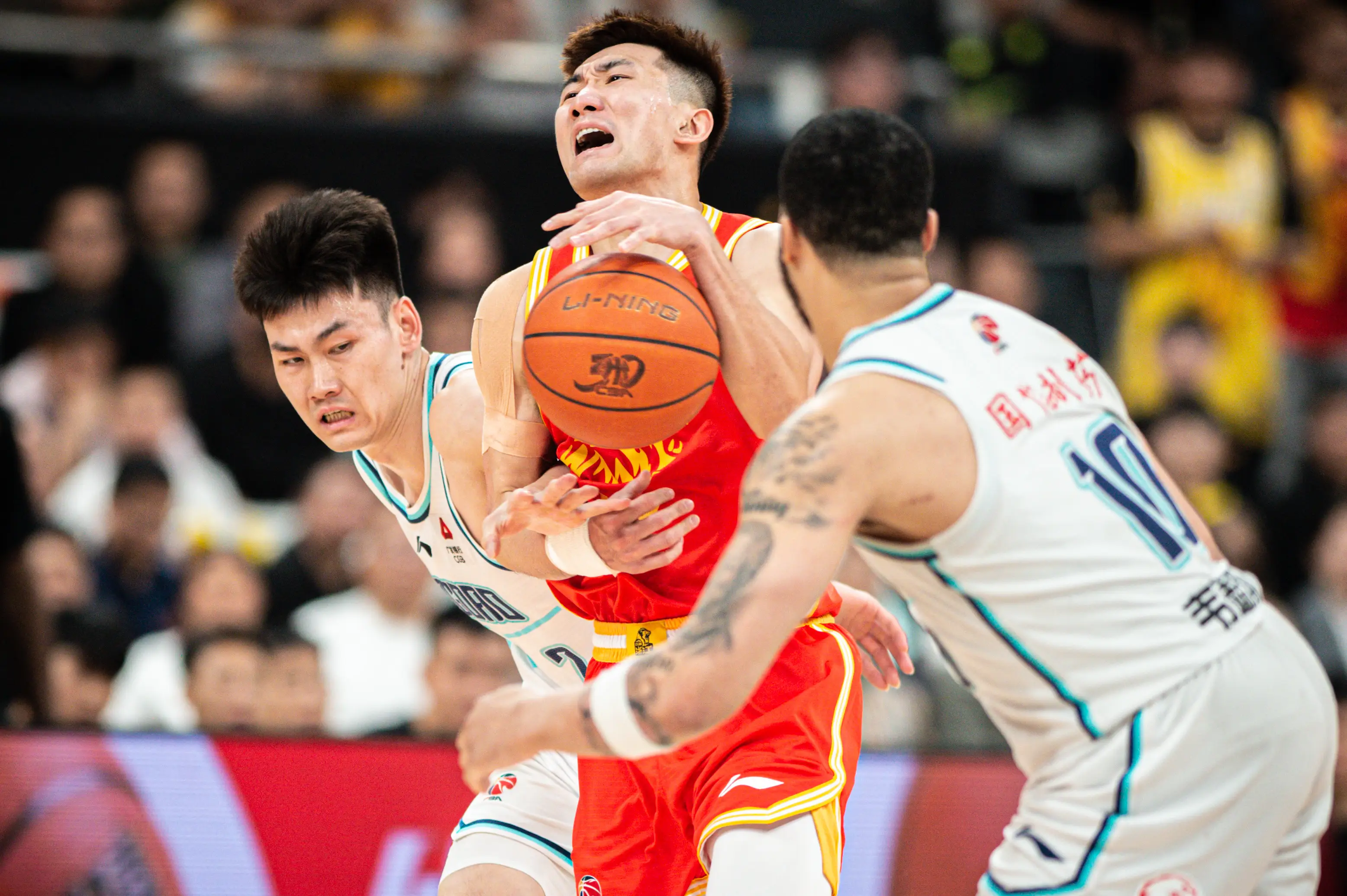 广州男篮遭遇辽宁队反超，输球收场