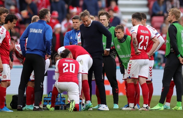 包含英格兰羽毛球队血洗丹麦羽毛球队，马琳三分雨点燃全场的词条