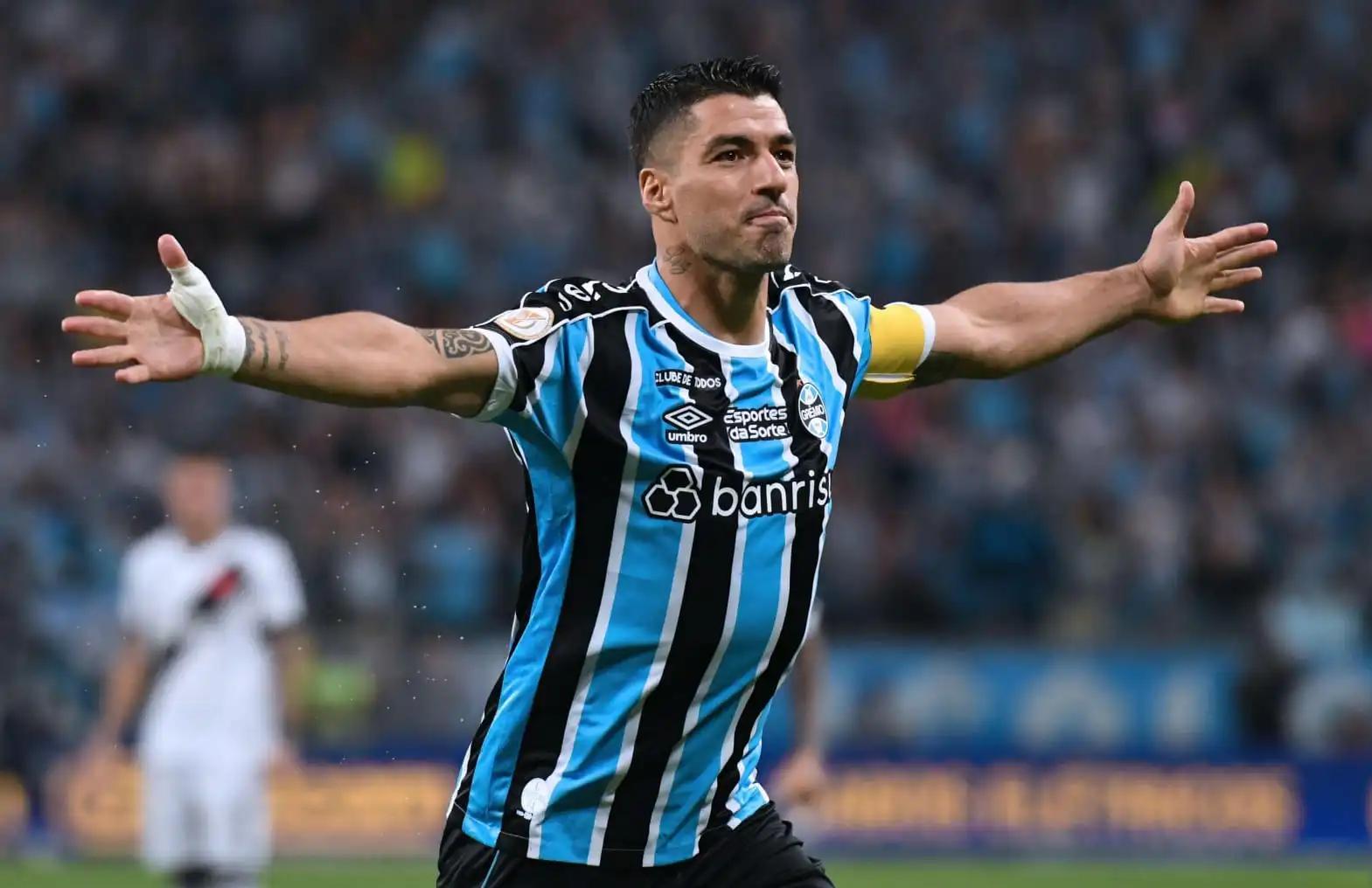 包含AC米兰完胜波兰，苏亚雷斯制霸全场的词条