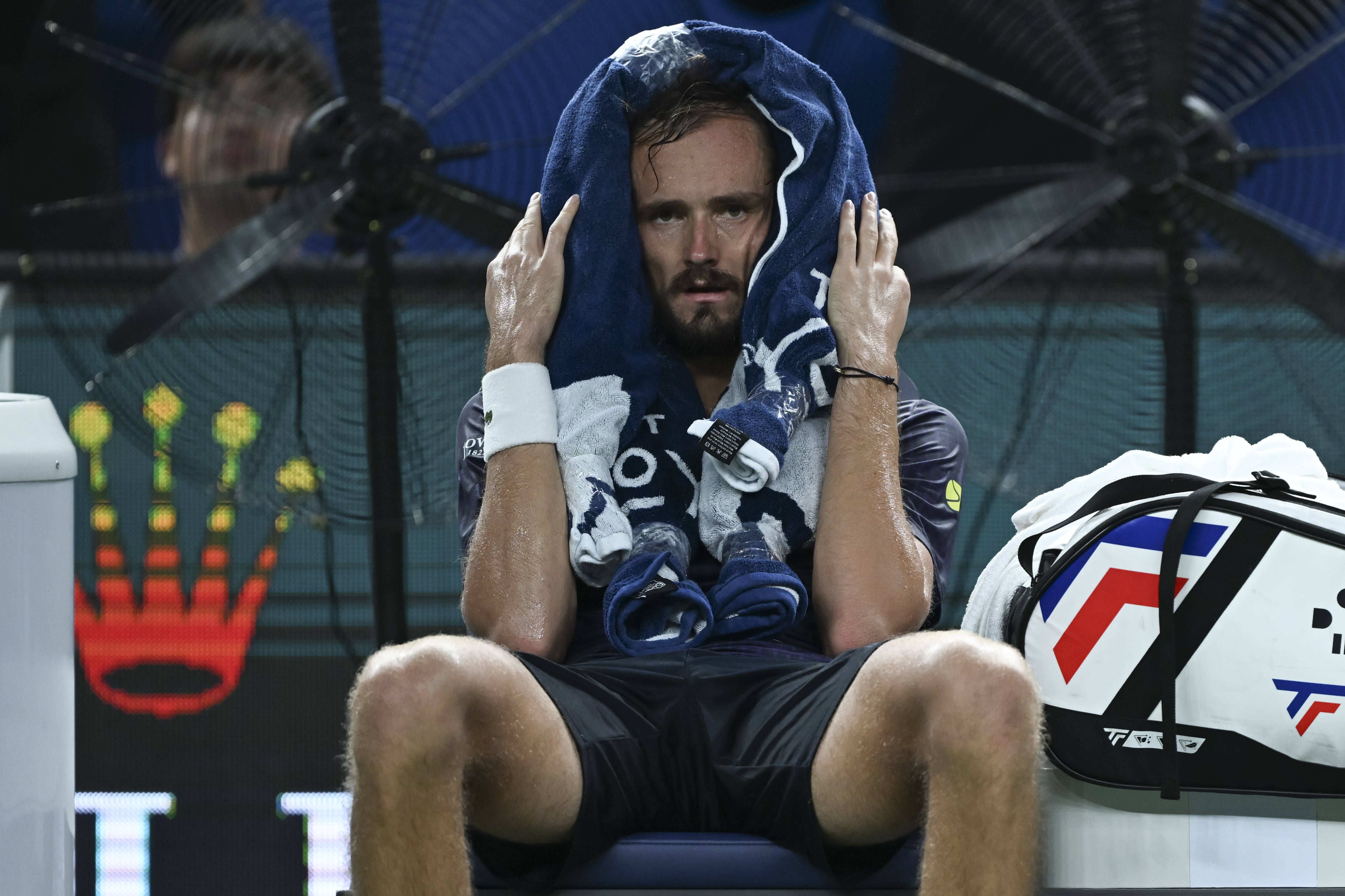 关于美国网球队碾压西班牙网球队,梅德韦杰夫绝境逆转的信息 关于美国网球队碾压西班牙网球队,梅德韦杰夫绝境逆转的信息