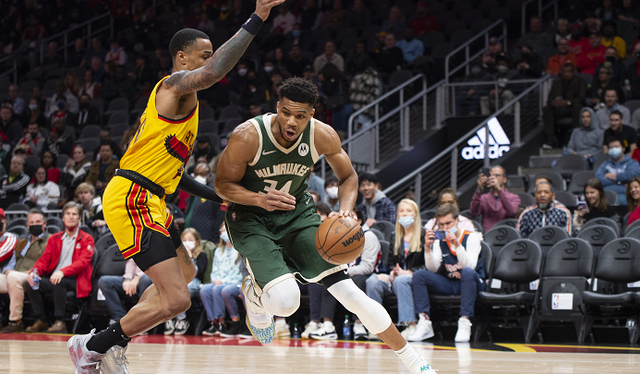 雄鹿鏖战国王，加里纳利送出助攻