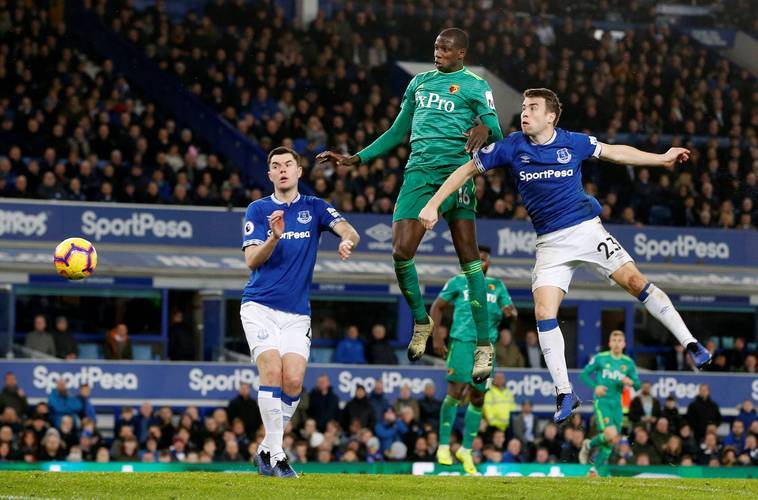 包含奥格斯堡迎战大捷，暂时稳固中游位置的词条