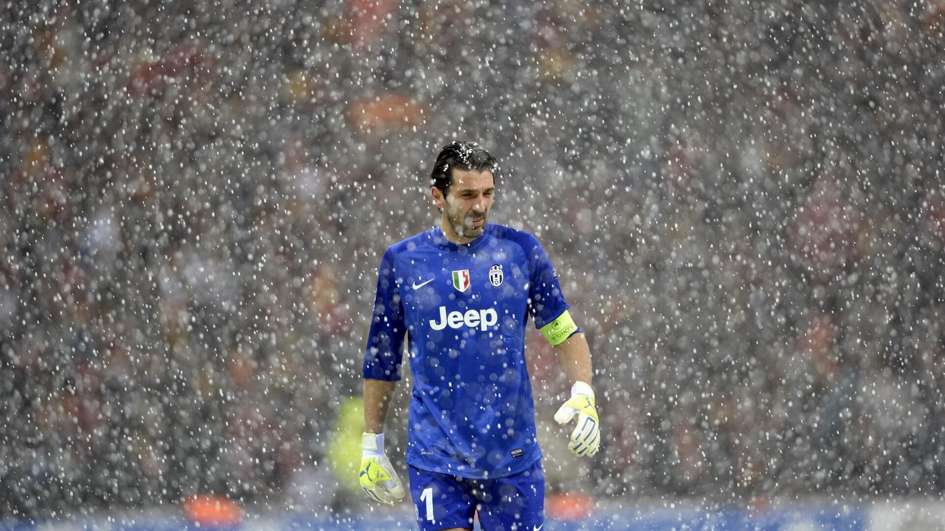 足球场上的跨国对决,德里赫特的关键表现与中国足球的启示