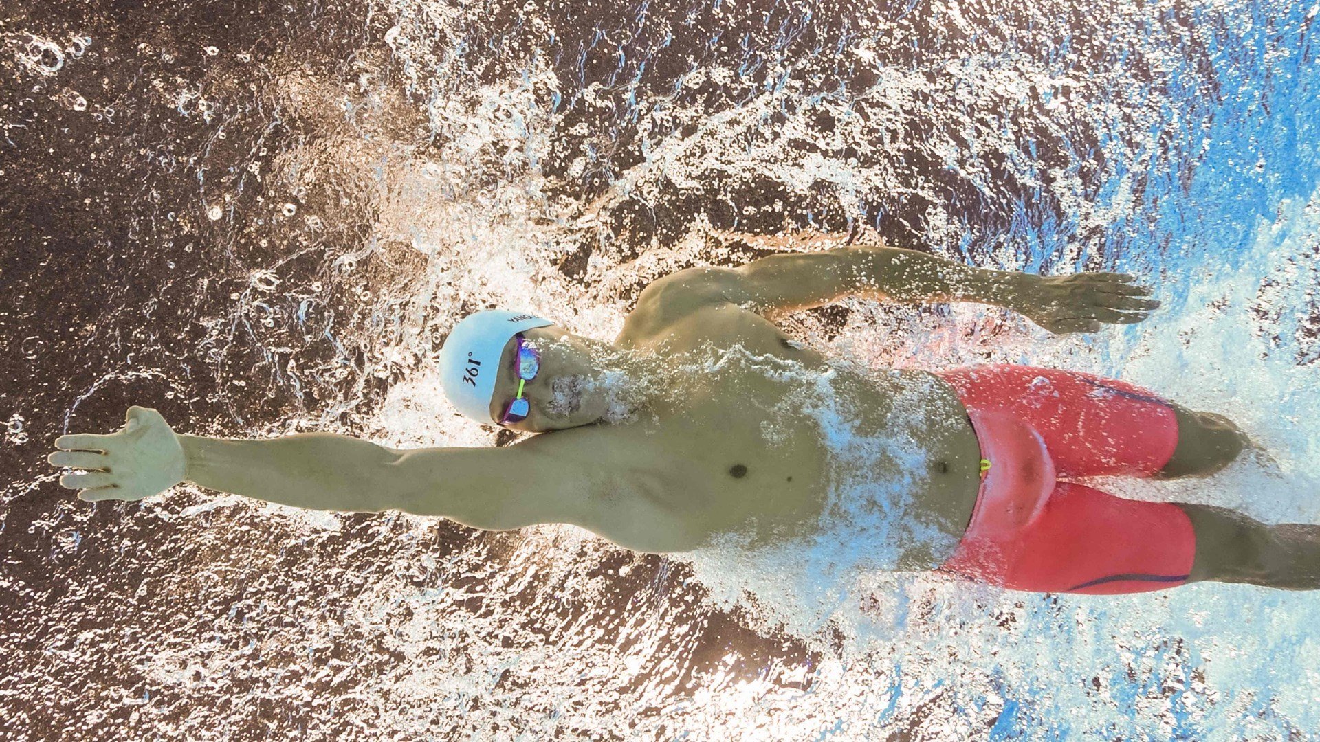 赛道与绿茵的共振，F1新赛季揭幕战之夜，特奥攻防转换核心的启示