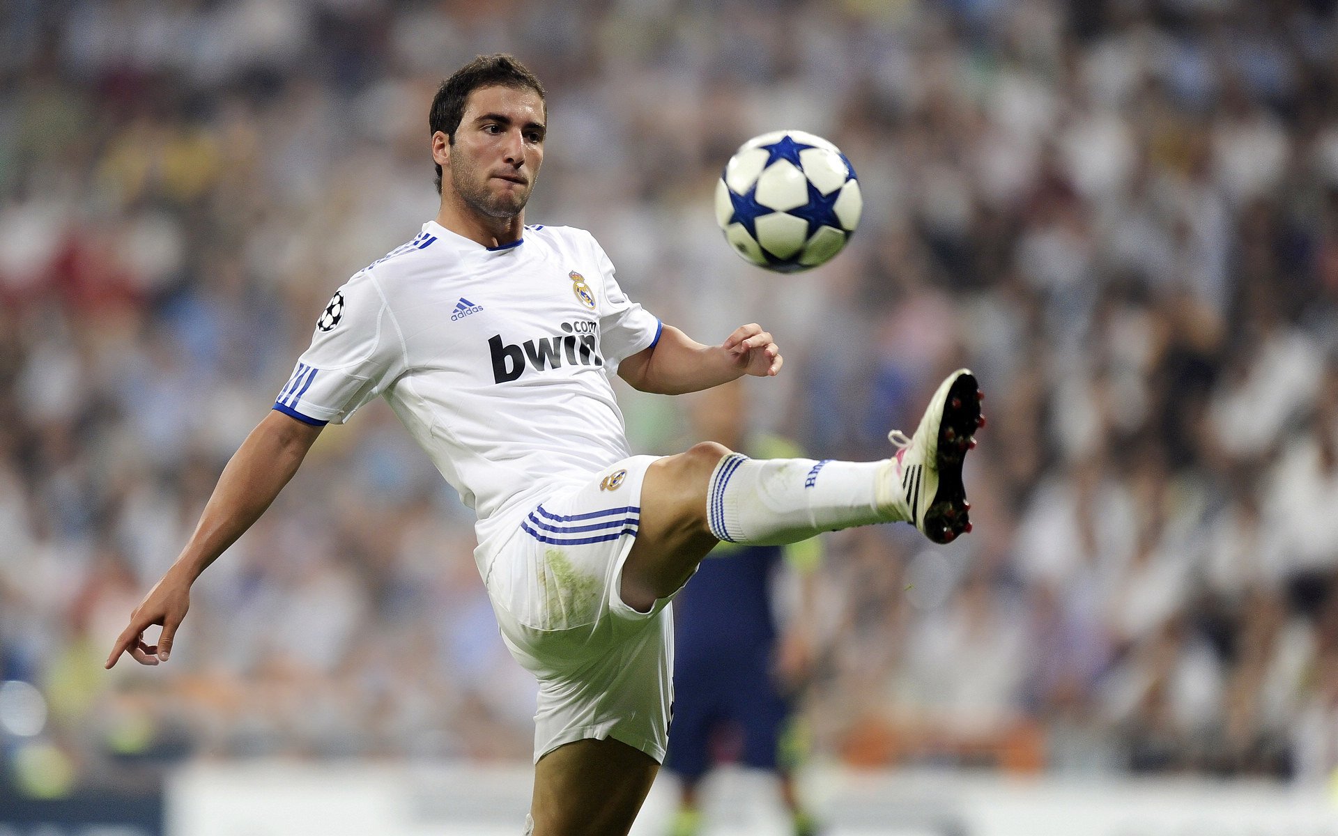 跨界绝杀,从张继科的赛场意志到波兰足球的奇迹之夜